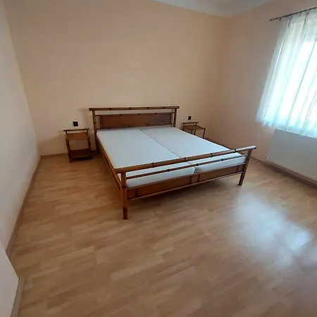 Schoenes Mit Pool Hébergement de vacances Balatonujlak