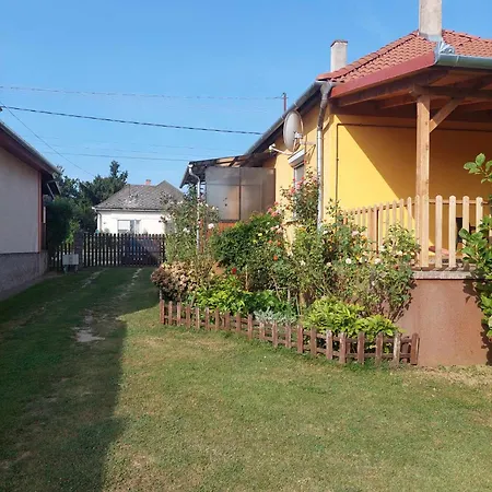 Schoenes Mit Pool Holiday home Balatonujlak