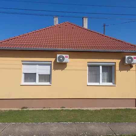 Schoenes Mit Pool Holiday home