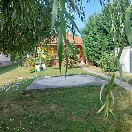 Hébergement de vacances Schoenes Mit Pool Balatonujlak