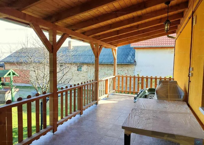 Case de vacanță Schoenes Mit Pool Balatonujlak
